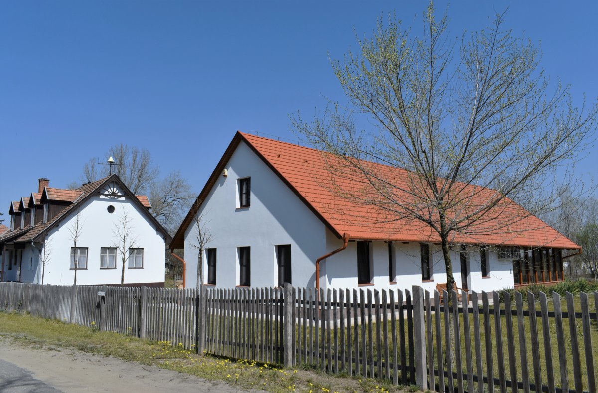 Naprózsa Erdei Iskola