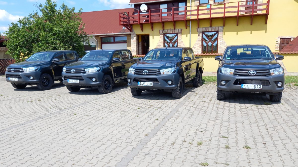 autók